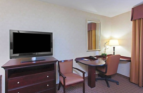 Alameda Hotel | 2-Star Hotel ∙ Hampton Inn & Suites Oakland Airport-Alameda