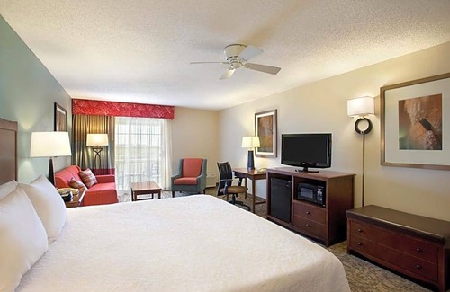 Pine Island Hotel | 2-Star Hotel ∙ Hampton Inn & Suites Outer Banks/Corolla