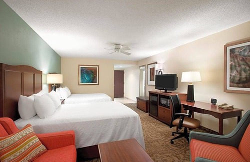 Pine Island Hotel | 2-Star Hotel ∙ Hampton Inn & Suites Outer Banks/Corolla