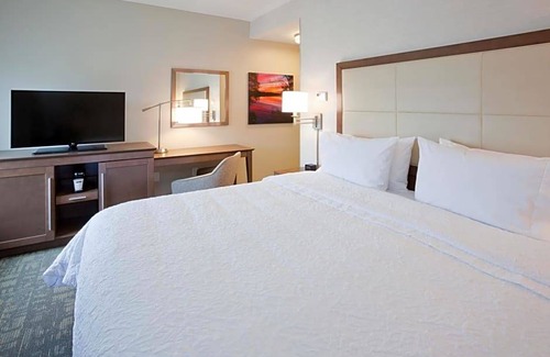 Spicer Hotel | 2-Star Hotel ∙ Hampton Inn Spicer Green Lake, MN