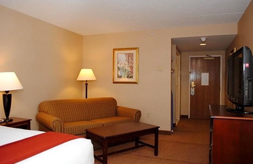Woonsocket Hotel | 2-Star Hotel ∙ Holiday Inn Express Hotel & Suites Providence-Woonsocket, an IHG Hotel