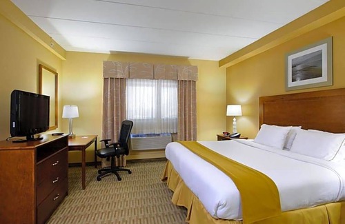 Essington Hotel | 2-Star Hotel ∙ Holiday Inn Express Philadelphia Airport, an IHG Hotel