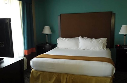 Havelock Hotel | 2-Star Hotel ∙ Holiday Inn Express & Suites Havelock Northwest New Bern, an IHG Hotel