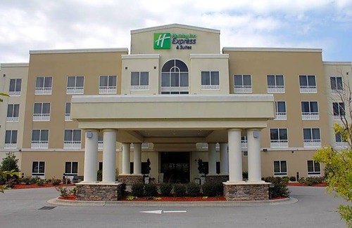 Havelock Hotel | 2-Star Hotel ∙ Holiday Inn Express & Suites Havelock Northwest New Bern, an IHG Hotel