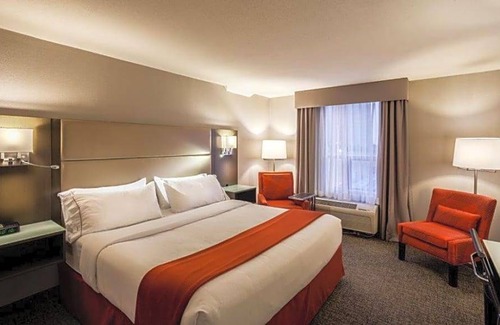 Metrotown Hotel | 2-Star Hotel ∙ Holiday Inn Express Vancouver-Metrotown (Burnaby)