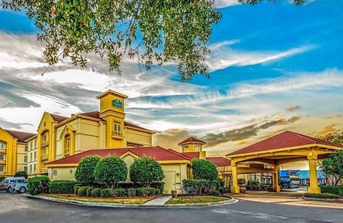 Myrtle Beach Hotel | 2-Star Hotel ∙ La Quinta by Wyndham Myrtle Beach Broadway Area