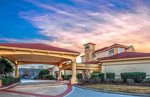 Myrtle Beach Hotel | 2-Star Hotel ∙ La Quinta by Wyndham Myrtle Beach Broadway Area
