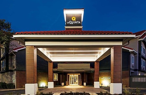 North Burnet Hotel | 2-Star Hotel ∙ La Quinta by Wyndham Austin at The Domain