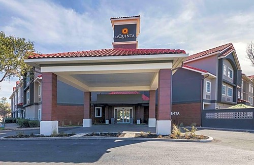 North Burnet Hotel | 2-Star Hotel ∙ La Quinta by Wyndham Austin at The Domain