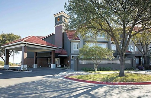 North Burnet Hotel | 2-Star Hotel ∙ La Quinta by Wyndham Austin at The Domain