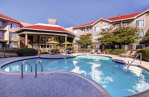 North Burnet Hotel | 2-Star Hotel ∙ La Quinta by Wyndham Austin at The Domain