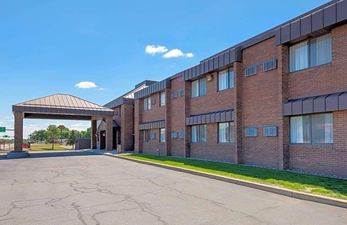 St. Cloud Hotel | 2-Star Hotel ∙ Quality Inn Saint Cloud