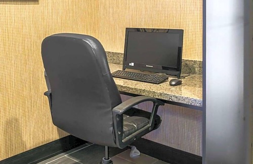 Franklin Hotel | 2-Star Hotel ∙ Quality Inn Franklin I-65