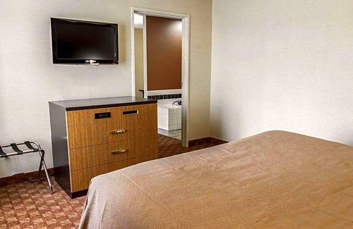 Franklin Hotel | 2-Star Hotel ∙ Quality Inn Franklin I-65