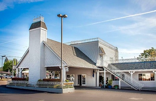 Roseburg Hotel | 2-Star Hotel ∙ Quality Inn Central Roseburg