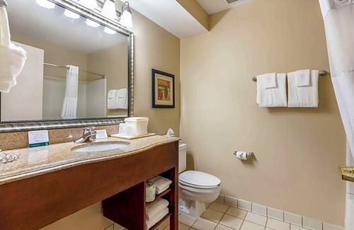 Paducah Hotel | 2-Star Hotel ∙ Quality Suites Paducah