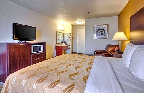 Vallejo Hotel | 2-Star Hotel ∙ Quality Inn near Six Flags Discovery Kingdom-Napa Valley