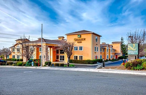 Vallejo Hotel | 2-Star Hotel ∙ Quality Inn near Six Flags Discovery Kingdom-Napa Valley