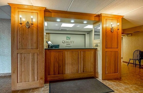 Tully Hotel | 2-Star Hotel ∙ Quality Inn Tully I-81
