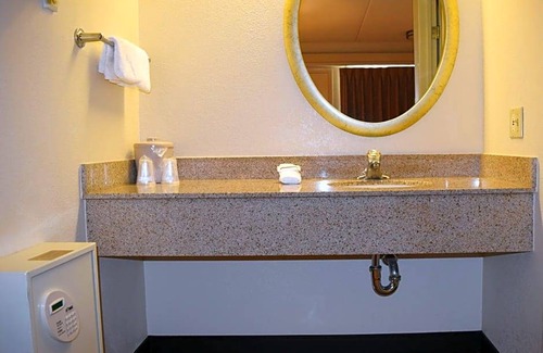 Syracuse Hotel | 2-Star Hotel ∙ Red Roof Inn Syracuse