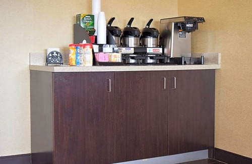 Syracuse Hotel | 2-Star Hotel ∙ Red Roof Inn Syracuse