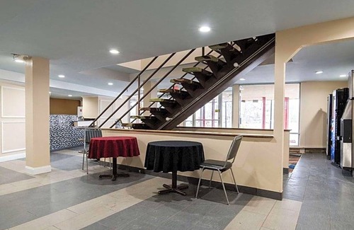 Syracuse Hotel | 2-Star Hotel ∙ Rodeway Inn Syracuse