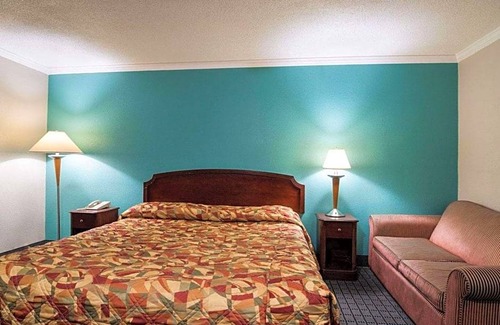 Syracuse Hotel | 2-Star Hotel ∙ Rodeway Inn Syracuse