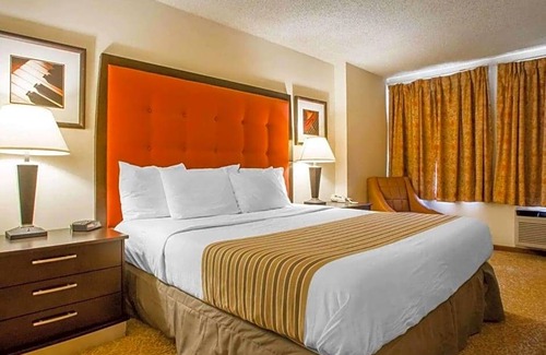 Stevens Point Hotel | 2-Star Hotel ∙ Econo Lodge Inn & Suites Stevens Point