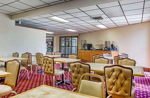 Stevens Point Hotel | 2-Star Hotel ∙ Econo Lodge Inn & Suites Stevens Point