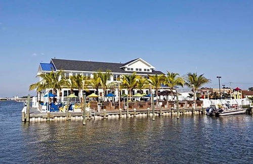 Chincoteague Hotel | 2-Star Hotel ∙ Fairfield Inn & Suites by Marriott Chincoteague Island Waterfront