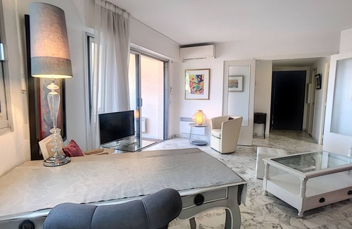 Cannes Apartment | 2 steps from the Midi beaches, terrace, 252L/BOU