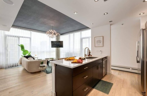 Beltline Apartment | 2 Storey Penthouse Panoramic Views,Parking,Stampede