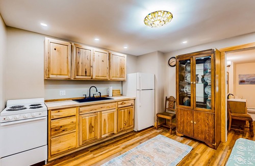 Boothbay Harbor Apartment | 2-story apartment steps from the harbor & downtown