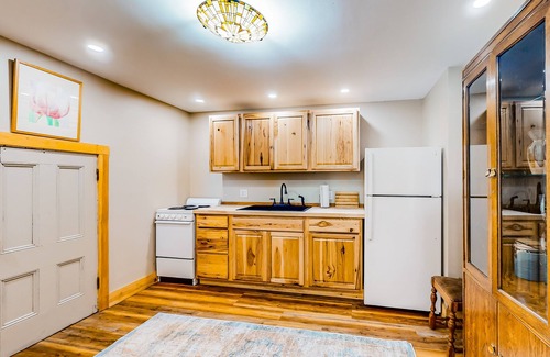 Boothbay Harbor Apartment | 2-story apartment steps from the harbor & downtown