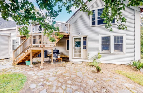 Boothbay Harbor Apartment | 2-story apartment steps from the harbor & downtown