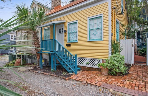 Historic Downtown Savannah Cottage | 2-Story Carriage House on Forsyth Park!