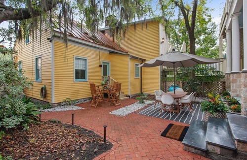 Historic Downtown Savannah Cottage | 2-Story Carriage House on Forsyth Park!