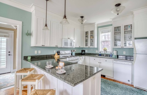 Lincoln City House | 2 Story Olivia Beach Beauty-Close to Beach-BBQ-Carriage House