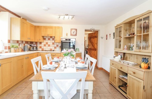 Norwich Cottage | 2 STUD COTTAGE, family friendly, with a garden in Buxton, Norfolk