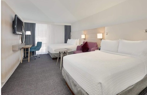 Downtown Dallas Hotel | 2 Stylish Rooms w/Elegant Décor, Downtown Dallas Location! Outdoor Pool!