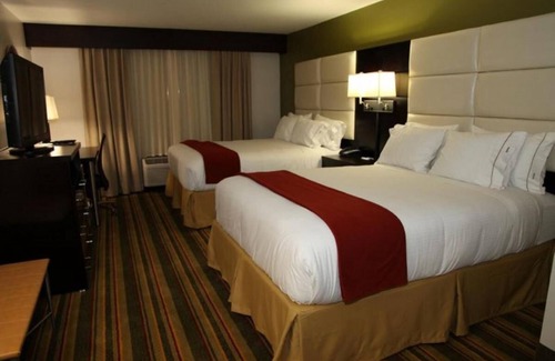 Madison Hotel | 2 Stylish Units for Business Travel, Breakfast, Park