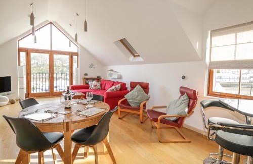 West Looe Apartment | 2 The Creekside