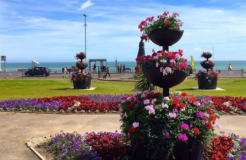St Leonards-On-Sea Apartment | 2 The Hideaway (2mins from the beach)