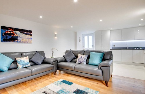 Dartmouth Apartment | 2 The Sail Loft - Two Bedroom Apartment, Sleeps 4