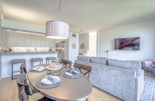 Dawson House | 2-Unit Bright & Modern SOCO Stay Near SXSW Top Spots!