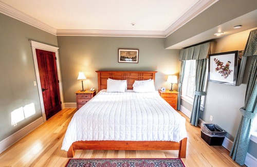Shawnee On Delaware Hotel | 2 Units | Unwind in a Peaceful Haven | Explore the Beauty of the Poconos