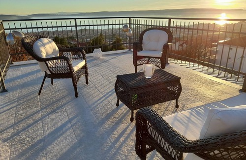 Kastel Kambelovac Condo | 2 vacation apartments with highlight roof terrace and pool.