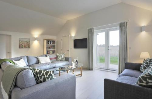 Saxmundham House | 2 Wadd Cottages
