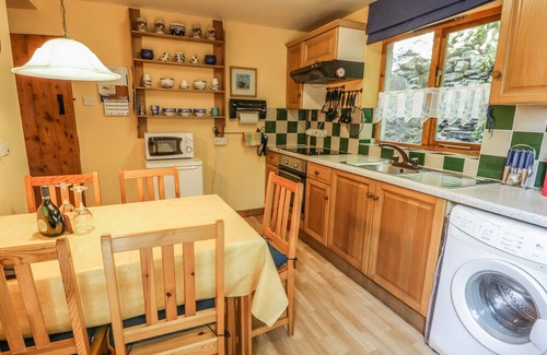 Manod Cottage | 2 Waterloo Cottage, BLAENAU FFESTINIOG