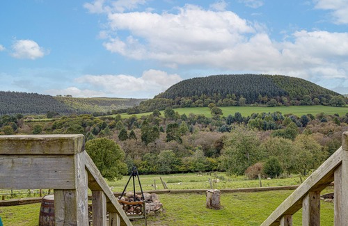 Scarborough Cabin | 2 x Double Bed, Glamping Wagon in Dalby Forest